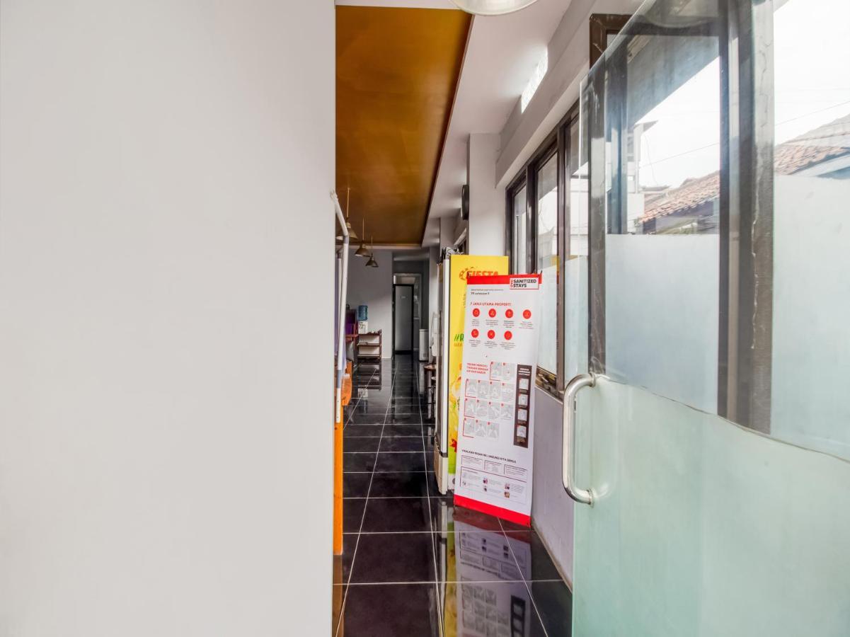 Oyo 3750 Elder Guest House บันดุง ภายนอก รูปภาพ